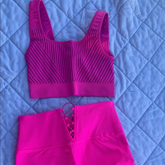 ♥️ Fabletics Pink Leggings and Top Set - Picture 2 of 2